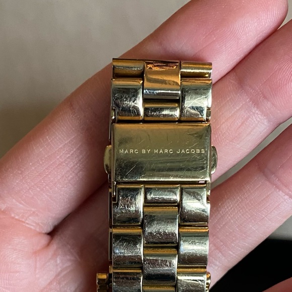 Marc by Marc Jacobs Gold Watch - Picture 4 of 4